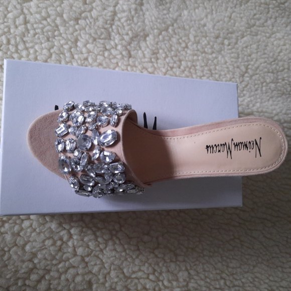 NIB Neiman Marcus Crystal sandals 8 - Picture 2 of 6